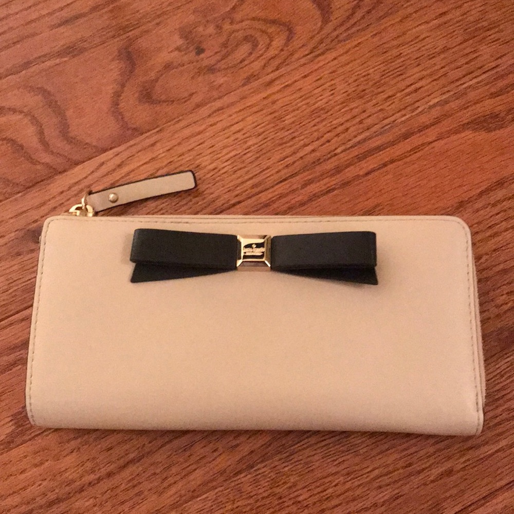 Women’s Kate Spade Wallet